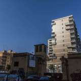 La recinzione termina davanti a un grande cancello compreso tra due colonne. Siamo davanti all�ingresso dell�edificio, chiuso per� con catene e lucchetti e arrugginiti